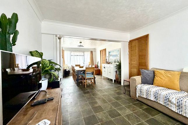7, Warren Crescent, Calne photo 2