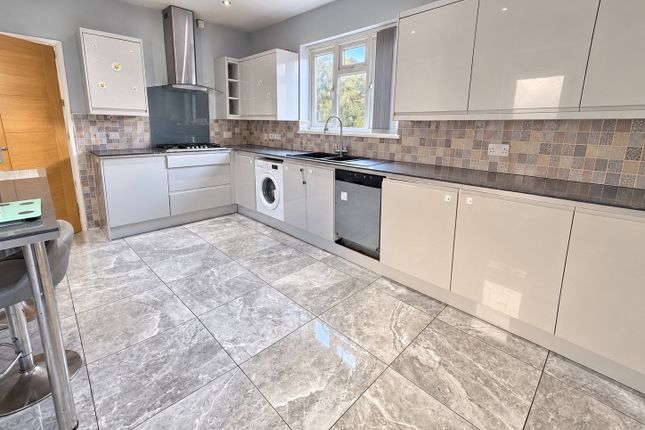 102, Dixons Green Road, Dudley photo 3