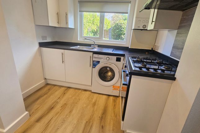Hampermill Lane, Watford photo 3