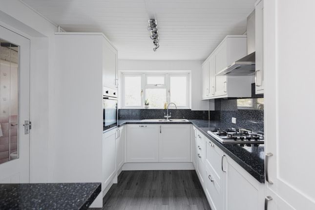 27, Bramley Way, Ashtead photo 3