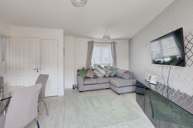 205, School Avenue, Basildon photo 3