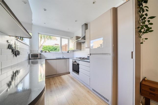 19, Browns Road, Surbiton photo 4