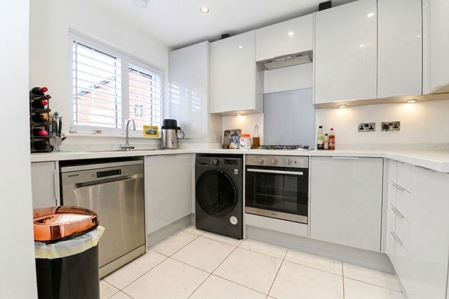 33 Kersal Wood Avenue, Salford photo 3
