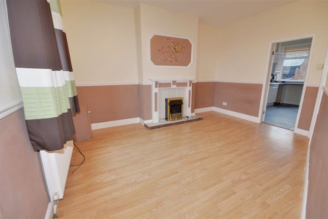 Terraced house to rent in Girnhill Lane, Featherstone