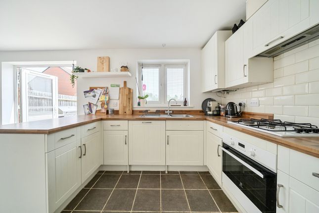 5, The Hawthorns, Abingdon photo 2