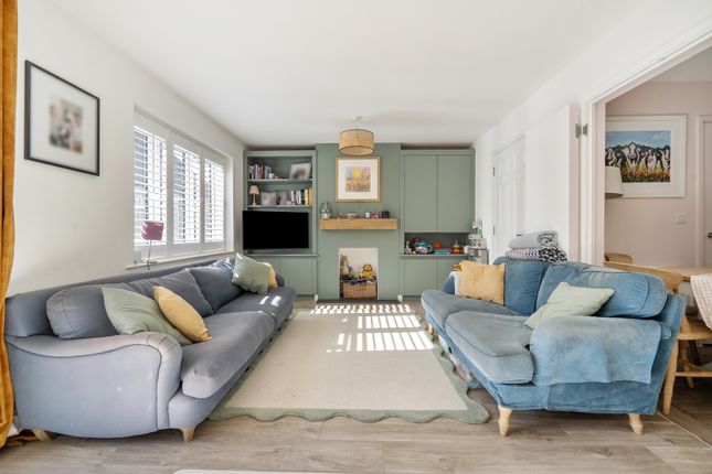 3, Somerset Close, Godalming photo 2
