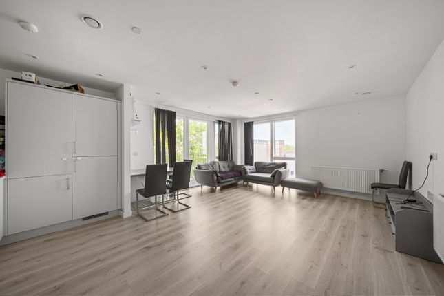 16 Alderton Court 6, Regal Walk, Greater London photo 3