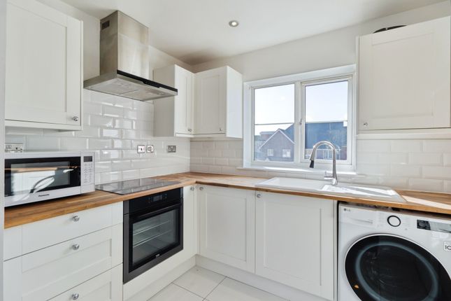 Flat 4 Trident Court,, Baker Crescent, Kent photo 3