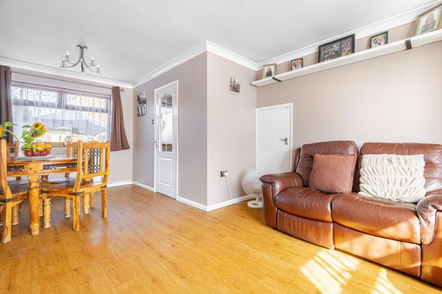 53 Fern Gardens, Great Yarmouth photo 4