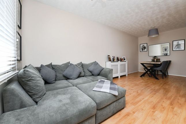 19, Shearers Way, Chelmsford photo 4