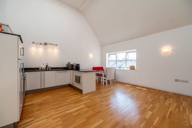 Flat 14 The Arts Centre, 135, Reginald Road, Southsea photo 4