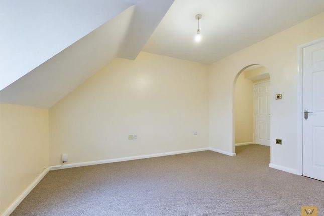 Mews house to rent in The Heys, Ashton Under Lyne, Tameside, Greater Manchester