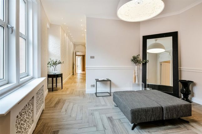 Knightsbridge Luxury  Flat 30, Wellington Court (25).Jpg