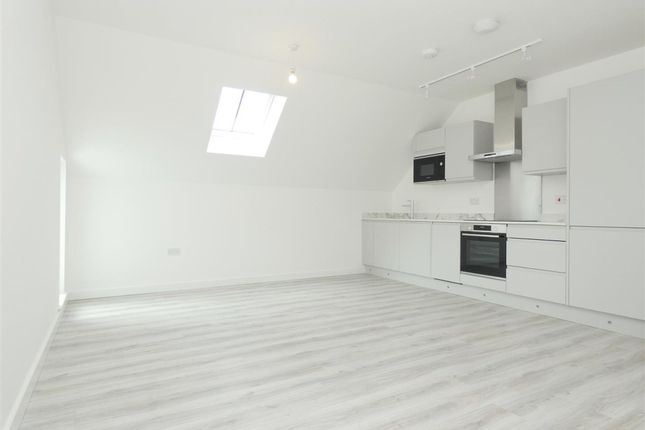 Flat to rent in Gladstone Road, Whitstable