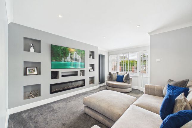 107 Branksome Avenue, Stanford-Le-Hope photo 2