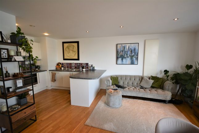 Flat for sale in Nv Building, Salford Quays, Manchester