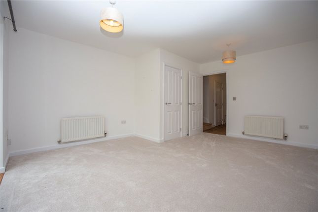 1, Knapps Crescent, Cheltenham photo 5