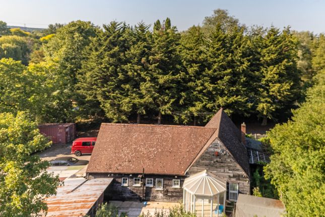 The Baliffs Cottage, Fishers Green Lane, Waltham Abbey photo 4