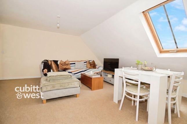 Room 4, 64, Orchard Street, Chichester photo 4
