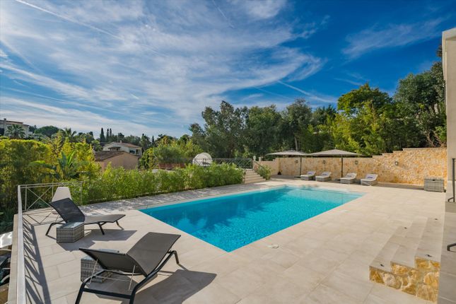 Villa for sale in Super Cannes, Alpes-Maritimes, Provence-Alpes-Côte d`Azur, France