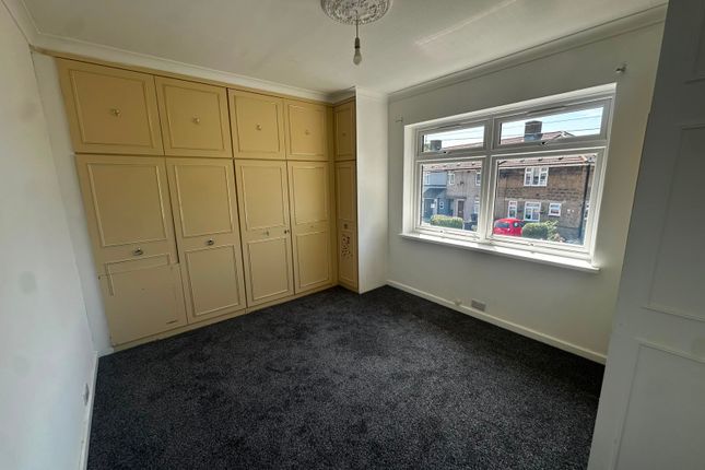 90, Fieldway, Dagenham photo 3