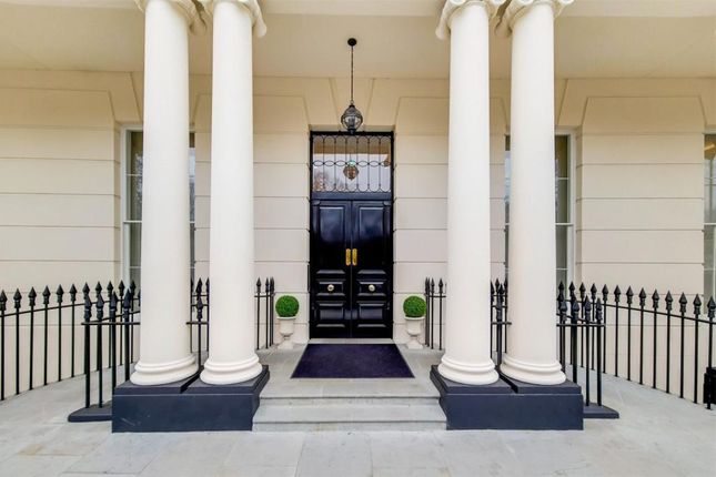 Thumbnail Flat to rent in Park Crescent, London, Greater London