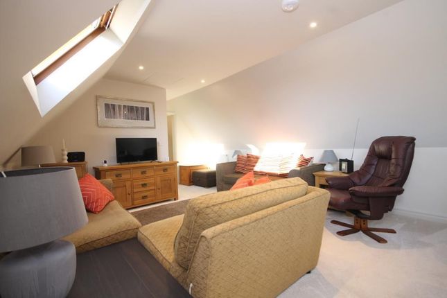 Flat 3 Newark House, High Street, Ripley photo 4