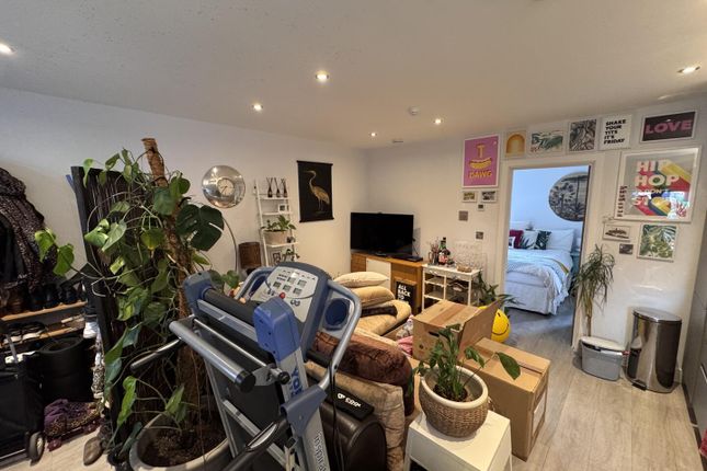 Flat 2, Rainbow View, Rainbow View, Parkers Way, Totnes TQ9, Totnes photo 5