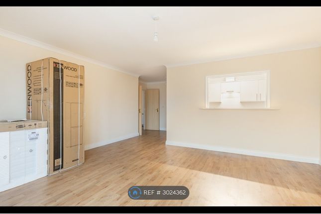 Flat, Millennium Drive, London photo 2