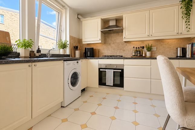 Flat 17, Parsons House, Hall Place, LONDON photo 2