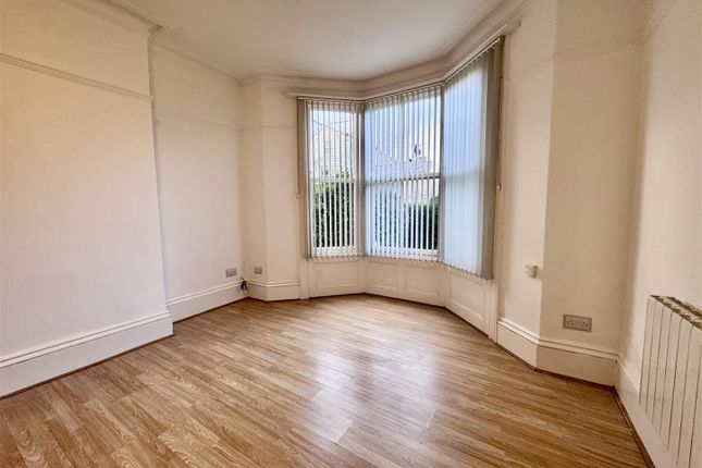 Cromwell Terrace, Scarborough photo 2