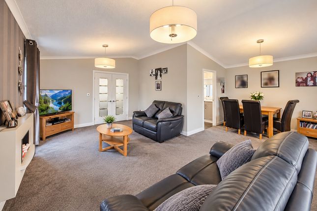 R985, Maplewood, Canvey Island photo 3
