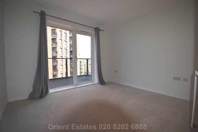 Goshawk Court, Shearwater Drive, London photo 4