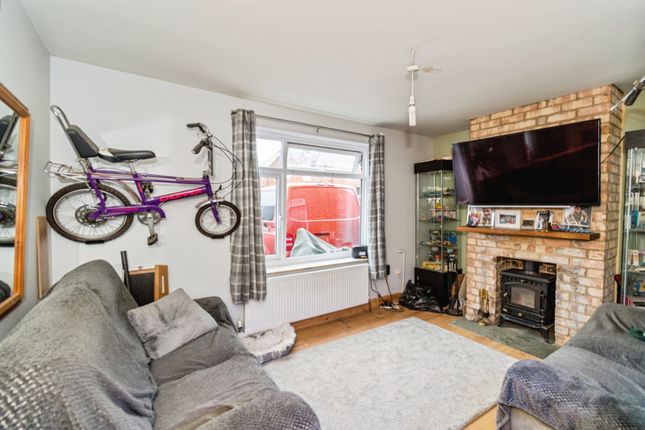 8, Hollyoak Road, Hampshire photo 4