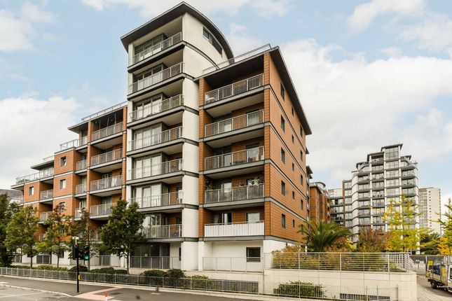 2-bed flat on 16, Holland Gardens, Brentford, £395,000