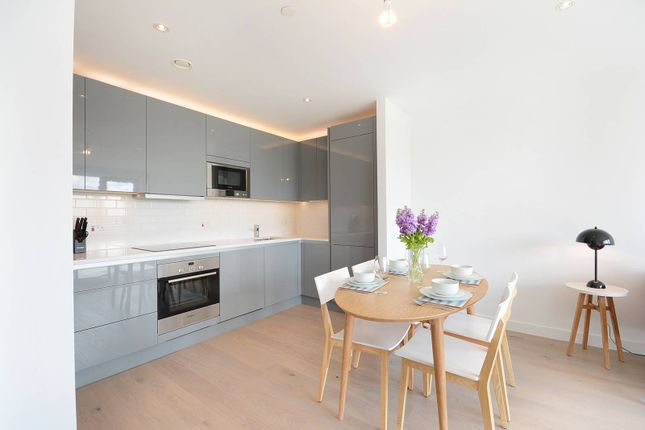 Flat to rent in Rutherford Heights, Elephant And Castle, London