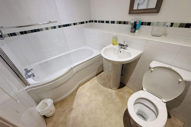 23, Childes Court, Nuneaton photo 4