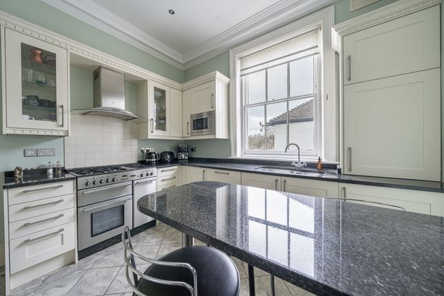 4 Glebe Court,, The Glebe, London photo 2