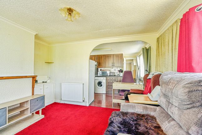 7, Manor Avenue, Lechlade photo 4