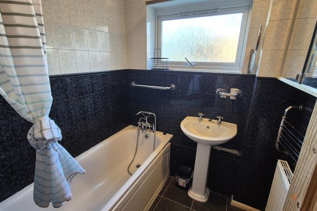 59, Aplin Way, Isleworth photo 4