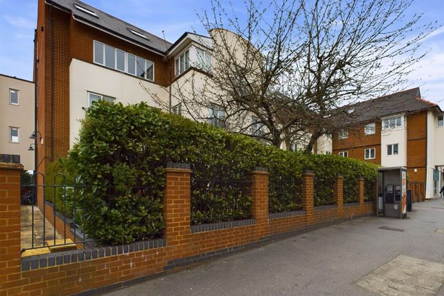 Thumbnail Flat to rent in Church Street, Walton-On-Thames