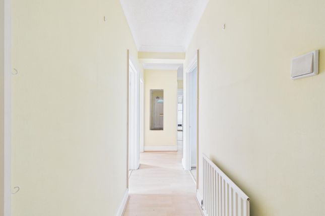 3, Lynwood Avenue, Coulsdon photo 3