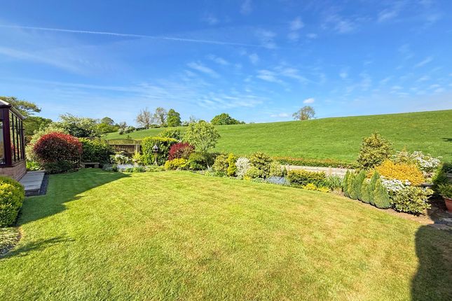 7 Hazel Close, Harrogate photo 2