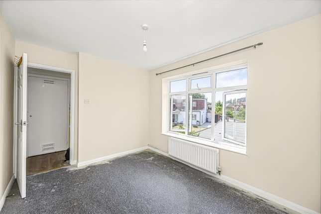 237, Kings Head Hill, Chingford photo 4