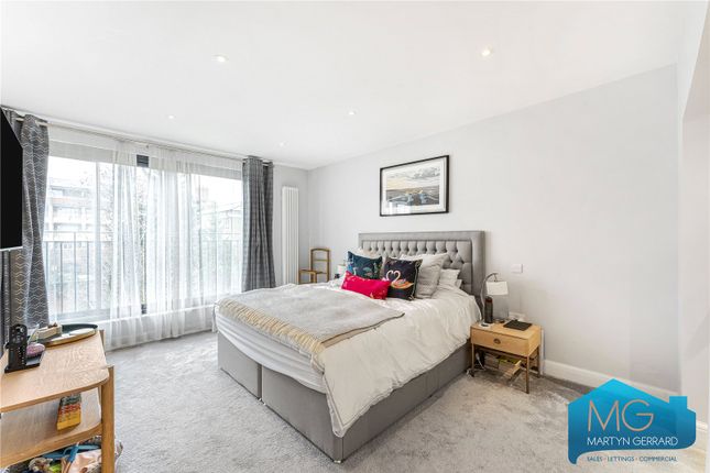 Semi-detached house for sale in Limes Avenue, North Finchley, London