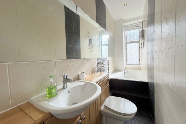 Flat 1/3 14, Calder Street, Glasgow photo 4