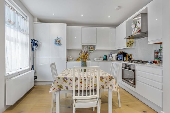 Thumbnail Flat to rent in Station Terrace, London