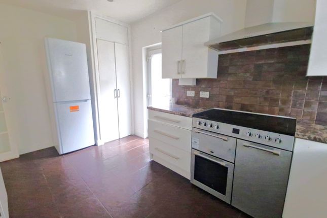 9, Hillside Road, NORTHWOOD photo 4
