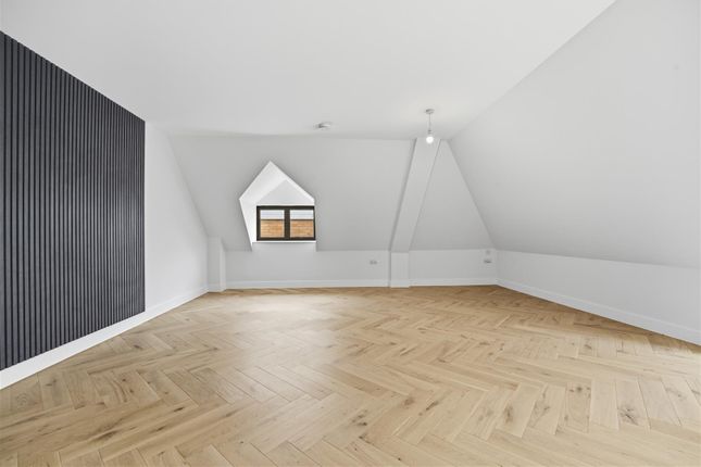 Flat 8, 24, Somerset Road, London photo 4
