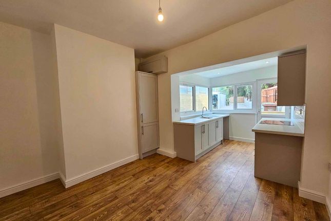 1 Rock Terrace, Castleford photo 3